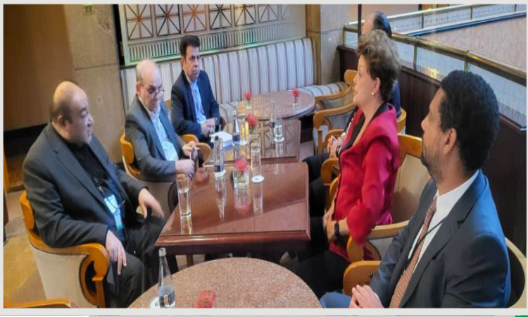 عوامل مؤثر بر پذیرش یا عدم پذیرش ایران در بانک توسعه نوین